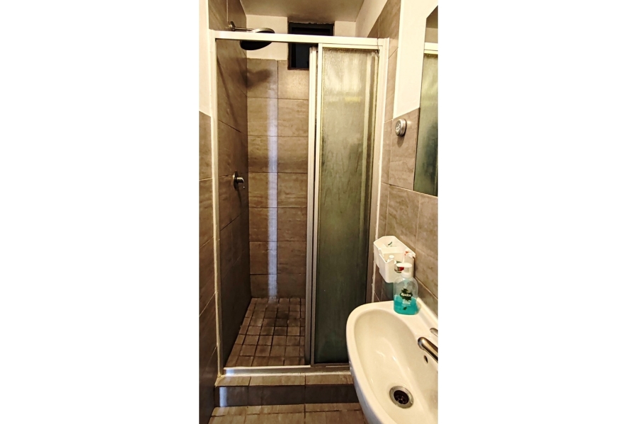 1 Bedroom Property for Sale in Zonnebloem Western Cape